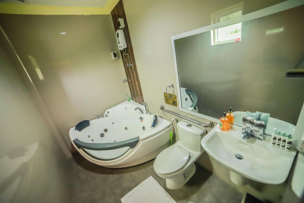 Villa Esmeralda Bryan'S Resort Hotel And Restaurant Palayan City Luaran gambar
