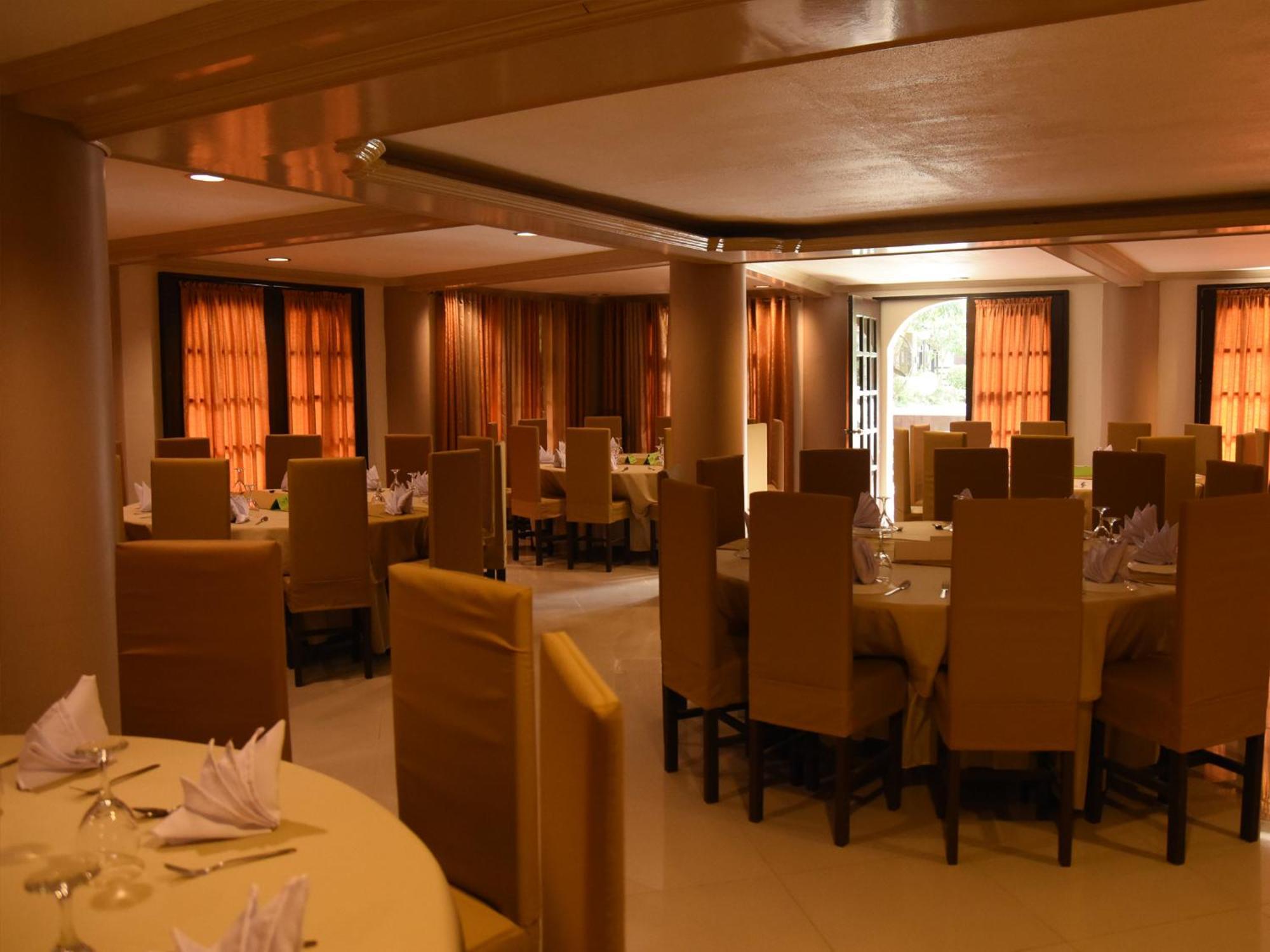 Villa Esmeralda Bryan'S Resort Hotel And Restaurant Palayan City Luaran gambar